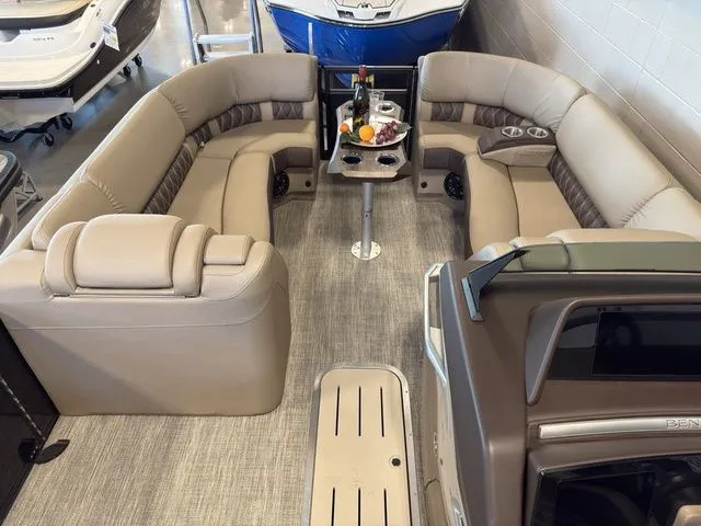 Slide: The Image of Bennington 23 RSR SPS Tritoon Pontoon 2025 - 12