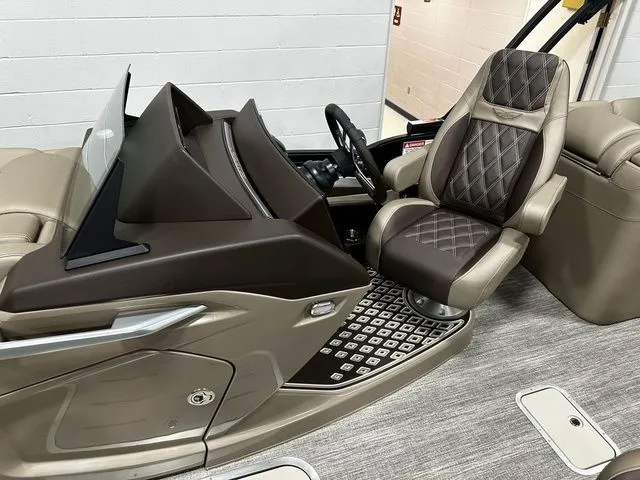 Slide: The Image of Bennington 23 RSR SPS Tritoon Pontoon 2025 - 19