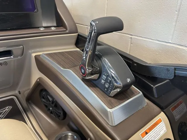 Slide: The Image of Bennington 23 RSR SPS Tritoon Pontoon 2025 - 27