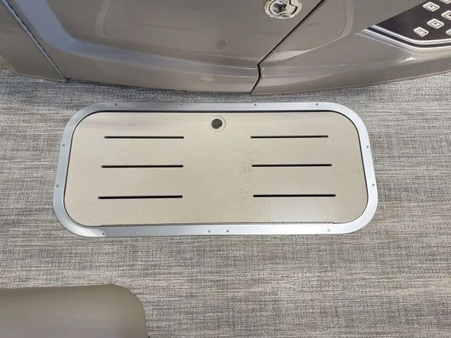 Slide: The Image of Bennington 23 RSR SPS Tritoon Pontoon 2025 - 31