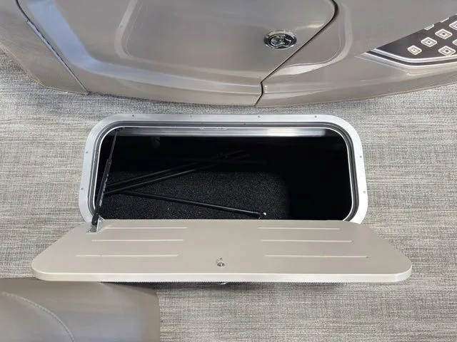 Slide: The Image of Bennington 23 RSR SPS Tritoon Pontoon 2025 - 32