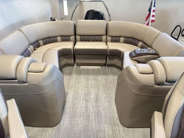 Slide: The Image of Bennington 23 RSR SPS Tritoon Pontoon 2025 - 33