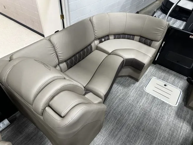 Slide: The Image of Bennington 23 RSR SPS Tritoon Pontoon 2025 - 36