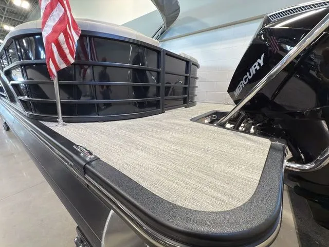 Slide: The Image of Bennington 23 RSR SPS Tritoon Pontoon 2025 - 39