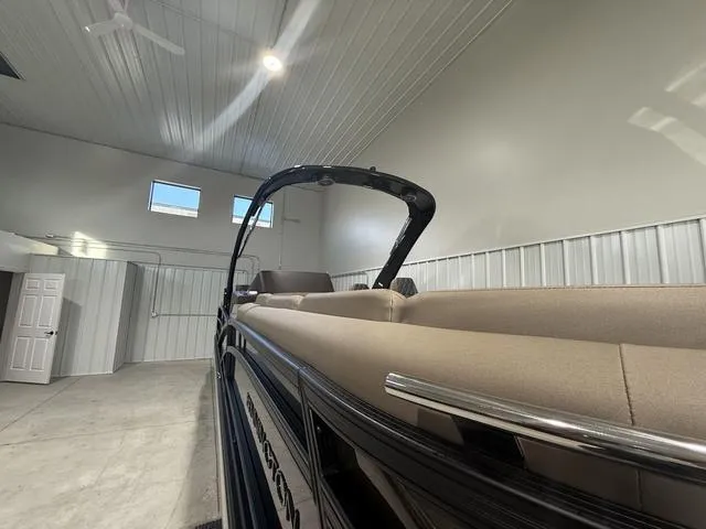 Slide: The Image of Bennington 25QFB ESP Tri-Toon Pontoon 2025 - 12