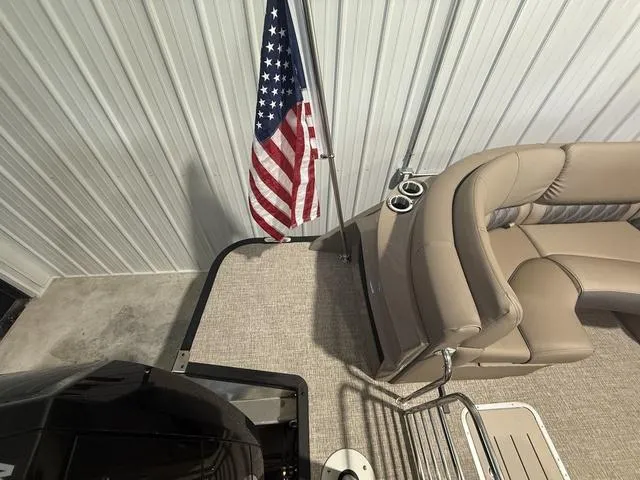 Slide: The Image of Bennington 25QFB ESP Tri-Toon Pontoon 2025 - 19