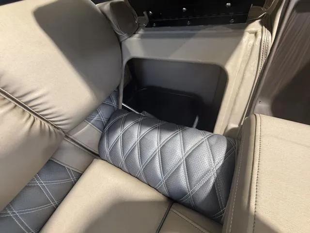 Slide: The Image of Bennington 25QFB ESP Tri-Toon Pontoon 2025 - 23