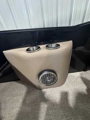 Slide: The Image of Bennington 25QFB ESP Tri-Toon Pontoon 2025 - 28