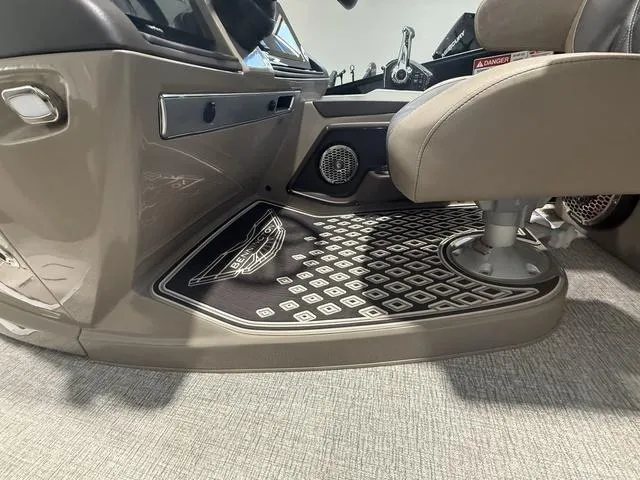 Slide: The Image of Bennington 25QFB ESP Tri-Toon Pontoon 2025 - 30