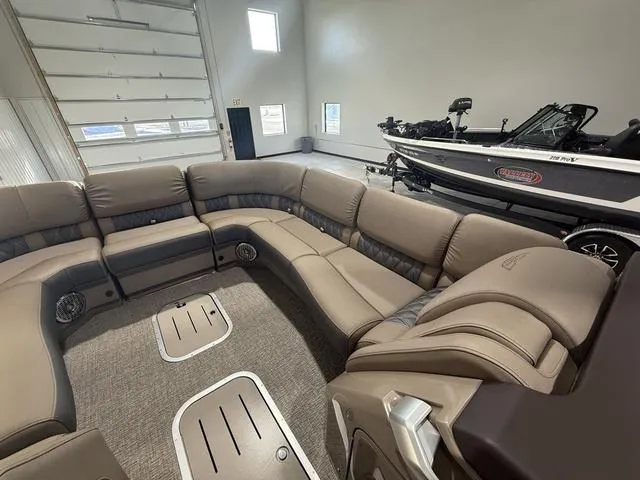 Slide: The Image of Bennington 25QFB ESP Tri-Toon Pontoon 2025 - 32