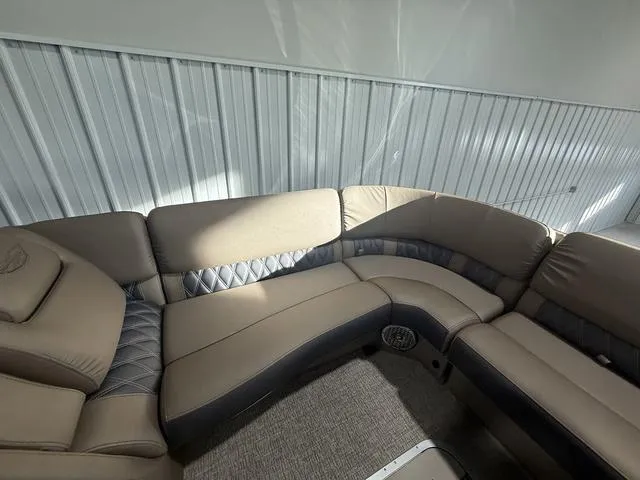 Slide: The Image of Bennington 25QFB ESP Tri-Toon Pontoon 2025 - 34