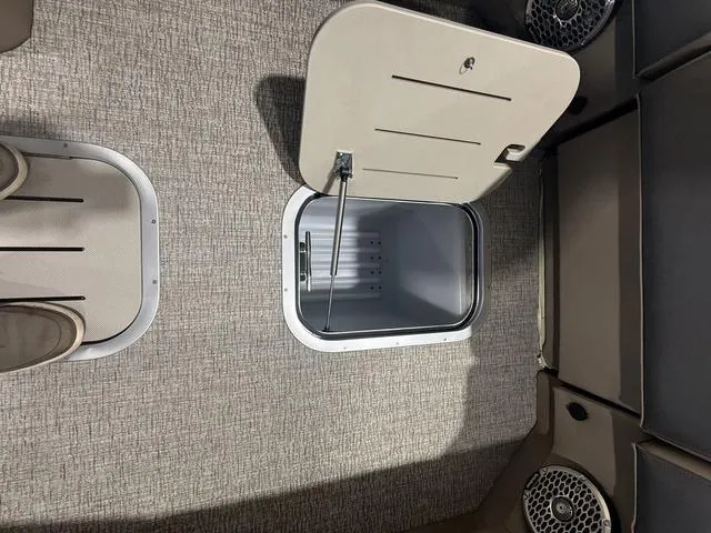 Slide: The Image of Bennington 25QFB ESP Tri-Toon Pontoon 2025 - 35