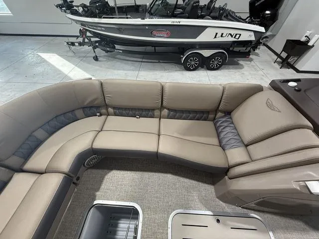 Slide: The Image of Bennington 25QFB ESP Tri-Toon Pontoon 2025 - 38