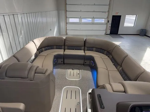 Slide: The Image of Bennington 25QFB ESP Tri-Toon Pontoon 2025 - 43