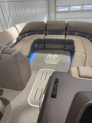 Slide: The Image of Bennington 25QFB ESP Tri-Toon Pontoon 2025 - 44