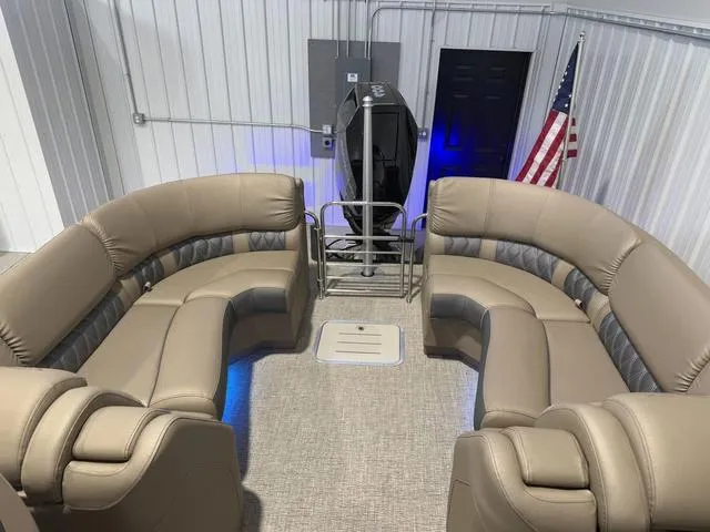 Slide: The Image of Bennington 25QFB ESP Tri-Toon Pontoon 2025 - 45