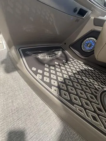 Slide: The Image of Bennington 25QFB ESP Tri-Toon Pontoon 2025 - 49