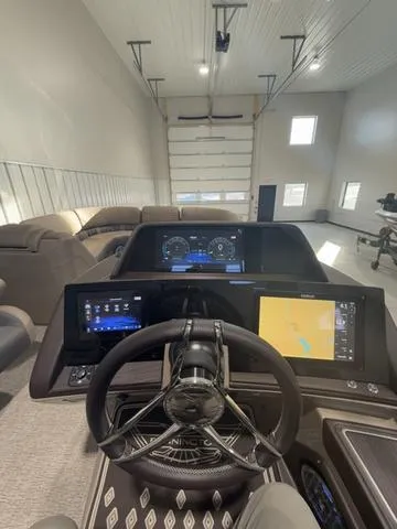 Slide: The Image of Bennington 25QFB ESP Tri-Toon Pontoon 2025 - 54