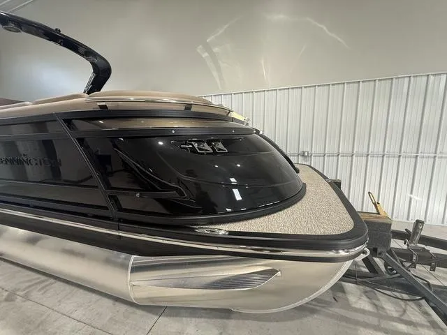 Slide: The Image of Bennington 25QFB ESP Tri-Toon Pontoon 2025 - 9