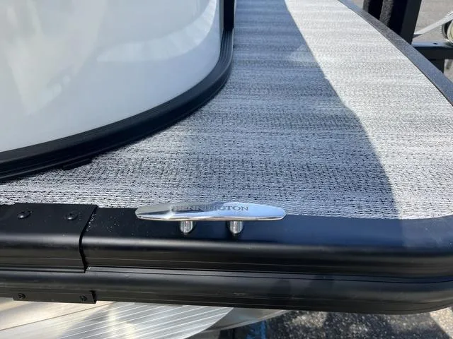 Slide: The Image of 2025 Bennington 22 SSR PTG boat deck with cleat in sunlight. - 40