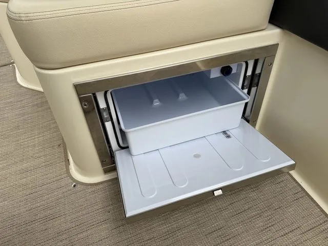 Slide: The Image of Chris-Craft Sportster 28 2026 - 14