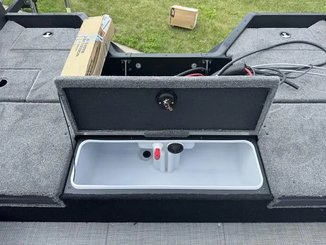 Slide: The Image of Alumacraft 185X Competitor Sport FSX LUX 2025 - 10