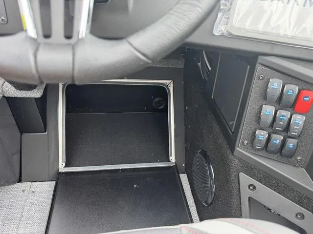 Slide: The Image of Alumacraft 185X Competitor Sport FSX LUX 2025 - 17