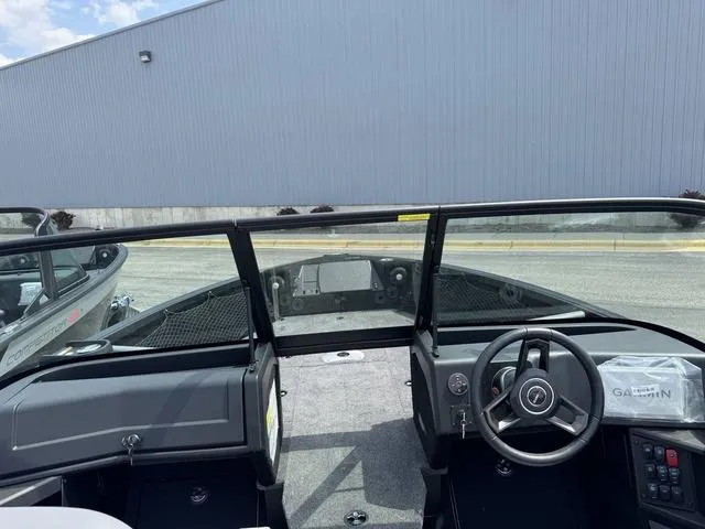 Slide: The Image of Alumacraft Trophy 185X Sport Rotax S 2025 - 13