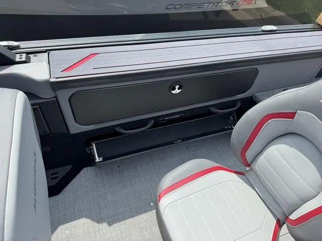 Slide: The Image of Alumacraft Trophy 185X Sport Rotax S 2025 - 9