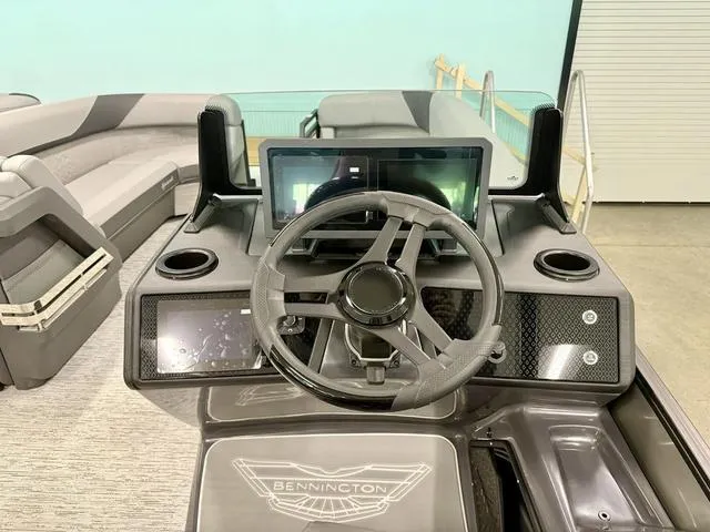 Slide: The Image of Bennington M Swingback 24 MSB 2025 - 10