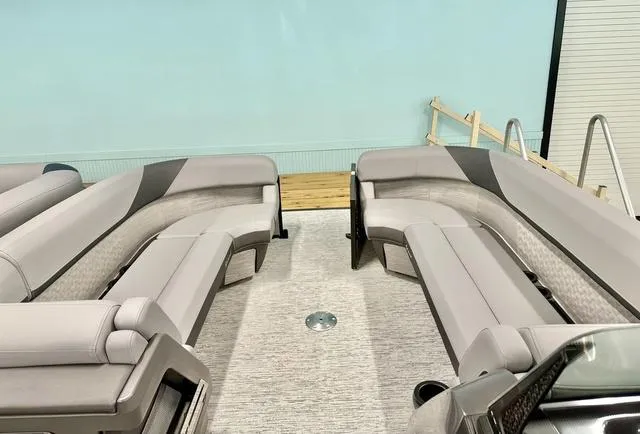 Slide: The Image of Bennington M Swingback 24 MSB 2025 - 12