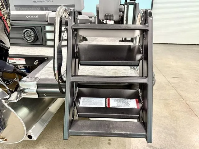 Slide: The Image of Bennington M Swingback 24 MSB 2025 - 14