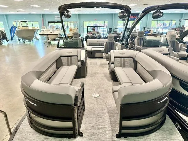 Slide: The Image of Bennington M Swingback 24 MSB 2025 - 3