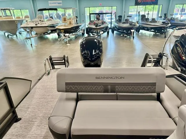 Slide: The Image of Bennington M Swingback 24 MSB 2025 - 6