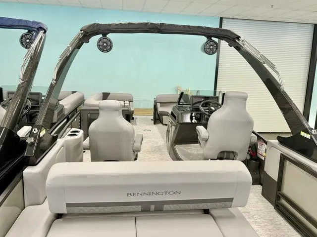 Slide: The Image of Bennington M Swingback 24 MSB 2025 - 9