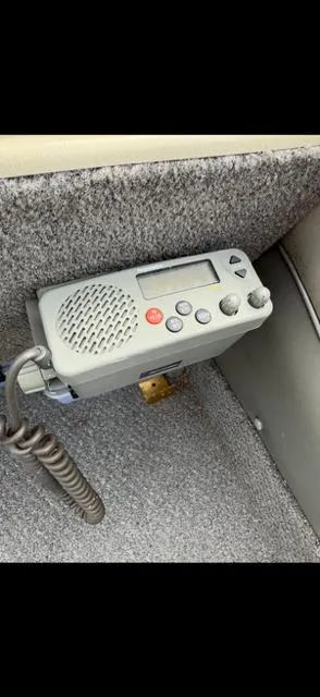 Slide: The Image of Boat radio equipment in a 2003 Lund 2025 Pro-V Magnum SE. - 17