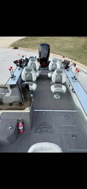 Slide: The Image of 2003 Lund 2025 Pro-V Magnum SE boat interior with seating and fishing rod holders. - 9