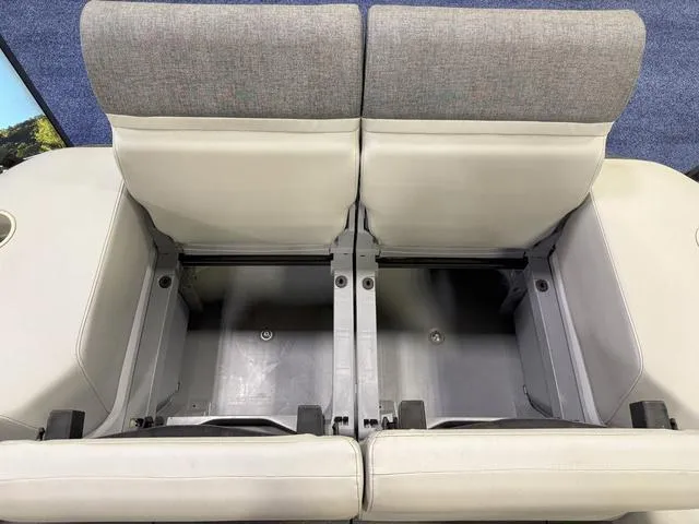 Slide: The Image of Sea-Doo Switch™ Cruise Limited 21 - 230 Hp Painted 2025 - 46