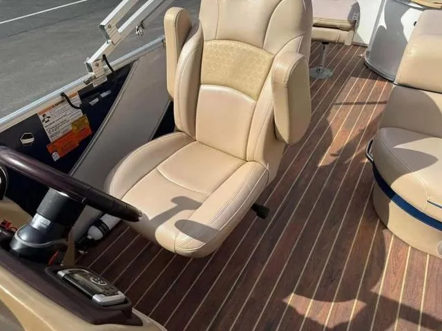 Slide: The Image of Captain's chair on 2016 South Bay 523FCR 2.75 pontoon boat with wood-patterned flooring. - 11