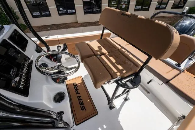 Slide: The Image of Sea Pro 225FLX 2025 - 10