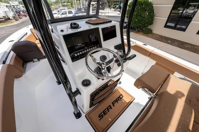 Slide: The Image of Sea Pro 225FLX 2025 - 11