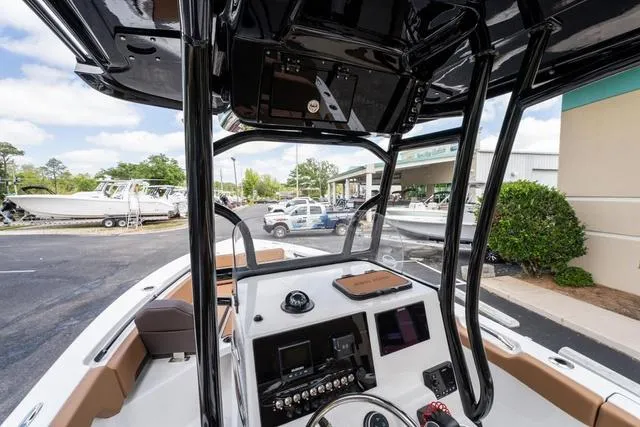 Slide: The Image of Sea Pro 225FLX 2025 - 14