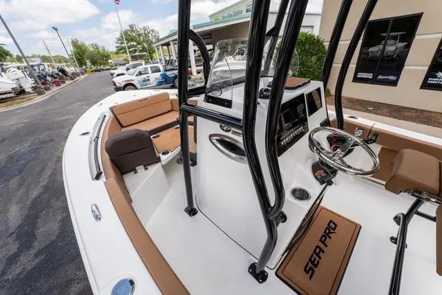 Slide: The Image of Sea Pro 225FLX 2025 - 15