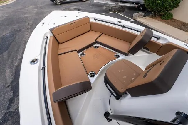 Slide: The Image of Sea Pro 225FLX 2025 - 16