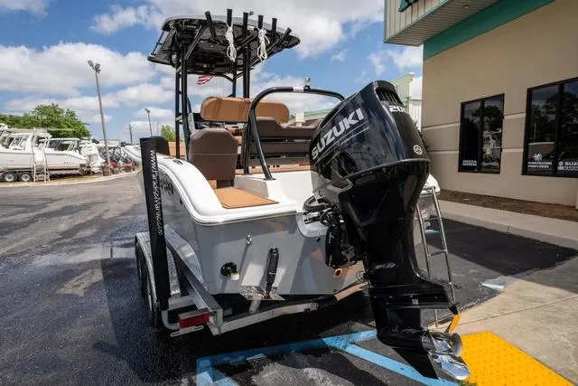 Slide: The Image of Sea Pro 225FLX 2025 - 3