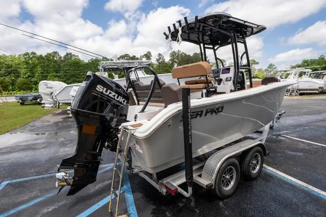 Slide: The Image of Sea Pro 225FLX 2025 - 5