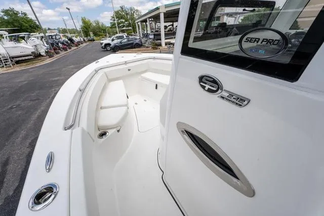 Slide: The Image of Sea Pro 242 Center Console 2025 - 12