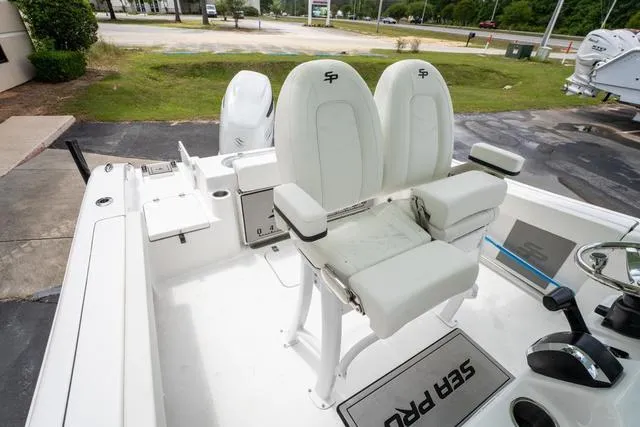 Slide: The Image of Sea Pro 242 Center Console 2025 - 16