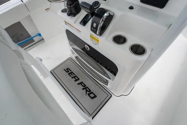 Slide: The Image of Sea Pro 242 Center Console 2025 - 18
