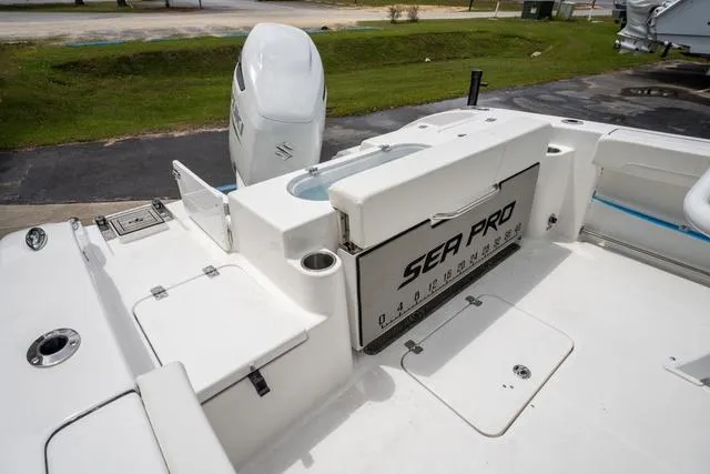 Slide: The Image of Sea Pro 242 Center Console 2025 - 7